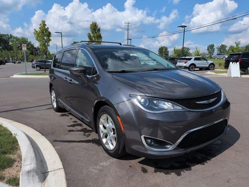 Granite Crystal Clearcoat Metallic 2018 Chrysler Pacifica TOURING L PLUS