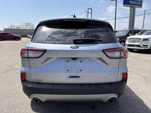 Blue Silver Metallic 2022 Ford Escape SE