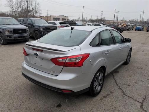 Ingot Silver Metallic 2014 Ford Focus SE
