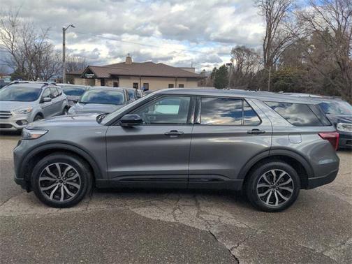 2022 Ford Explorer ST-Line