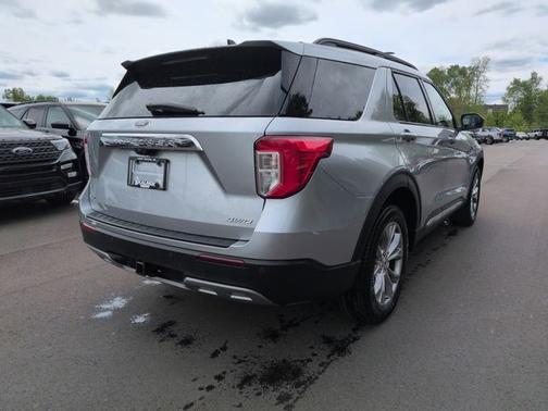ICONIC SILVER METALLIC 2023 Ford Explorer XLT