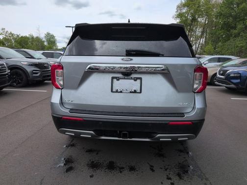 ICONIC SILVER METALLIC 2023 Ford Explorer XLT