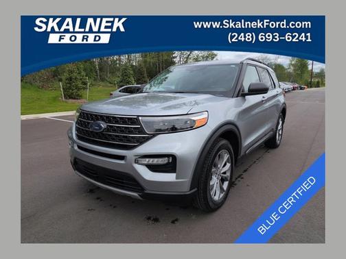 ICONIC SILVER METALLIC 2023 Ford Explorer XLT