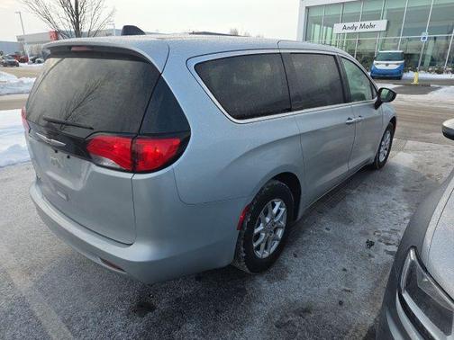 2024 Chrysler Voyager LX