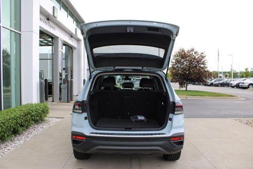 2025 Volkswagen Taos 1.5T SE Black