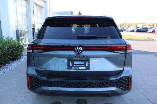 2025 Volkswagen Tiguan 2.0T SE R-Line Black