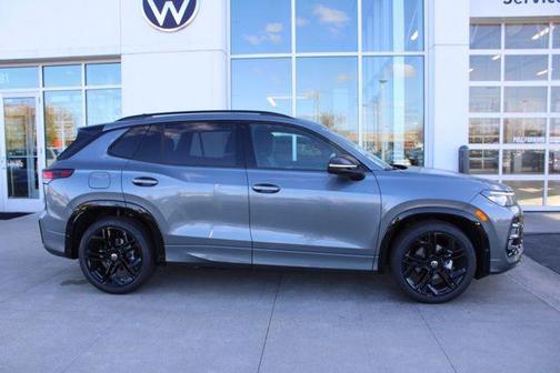 2025 Volkswagen Tiguan 2.0T SE R-Line Black