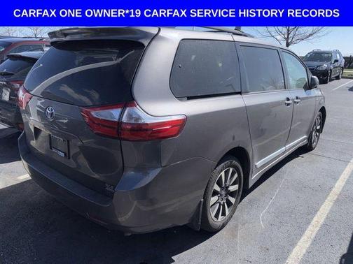 2018 Toyota Sienna XLE