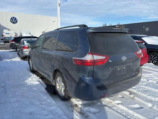 2017 Toyota Sienna LE