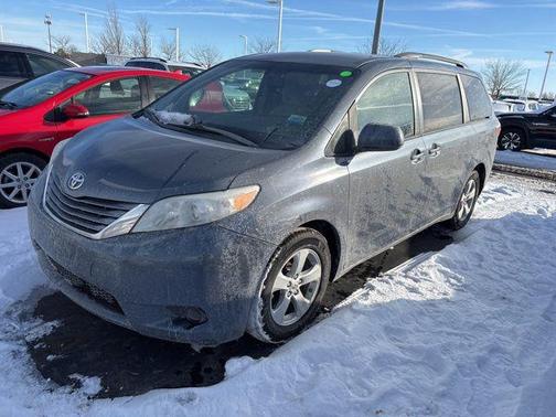2017 Toyota Sienna LE