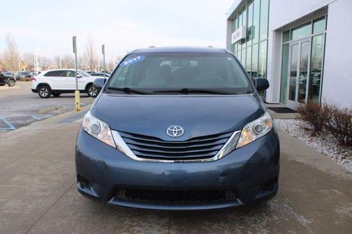 2017 Toyota Sienna LE
