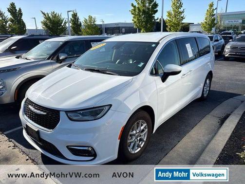 Bright White Clearcoat 2023 Chrysler Pacifica Touring L