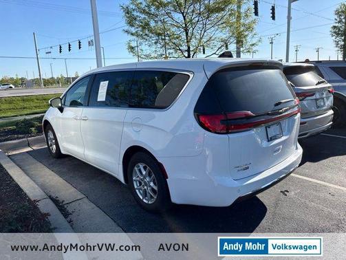 Bright White Clearcoat 2023 Chrysler Pacifica Touring L