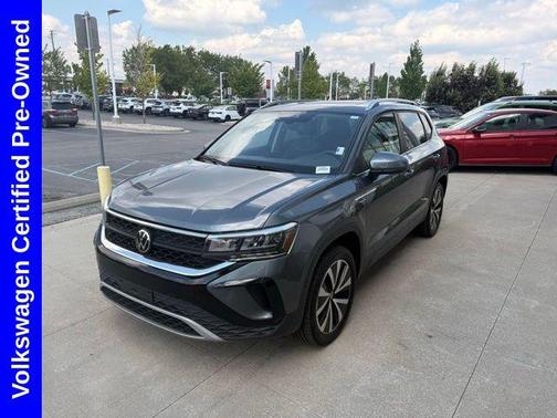 Platinum Gray Metallic 2023 Volkswagen Taos 1.5T SE