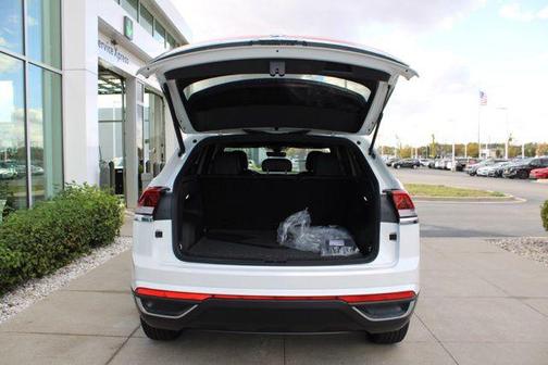 2026 Volkswagen Atlas Cross Sport 2.0T SE