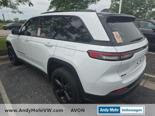 Bright White Clearcoat 2023 Jeep Grand Cherokee Limited