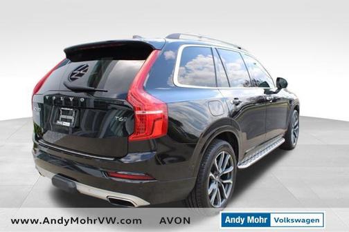 2016 Volvo XC90 T6 Momentum
