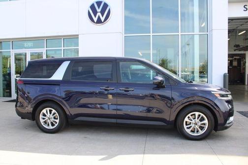 2023 Kia Carnival LX