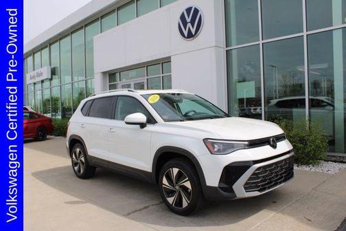 Pure White 2025 Volkswagen Taos 1.5T SE