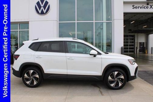 Pure White 2025 Volkswagen Taos 1.5T SE