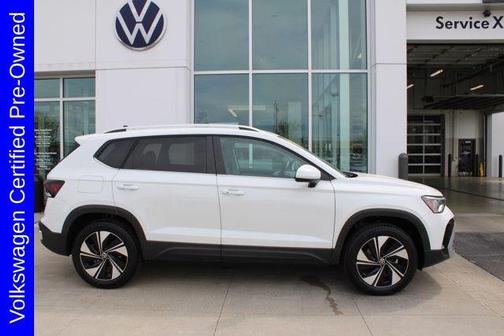 Pure White 2025 Volkswagen Taos 1.5T SE