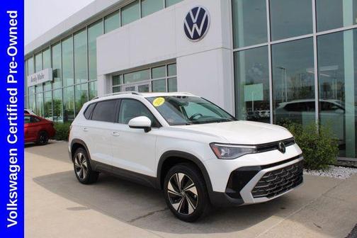 Pure White 2025 Volkswagen Taos 1.5T SE