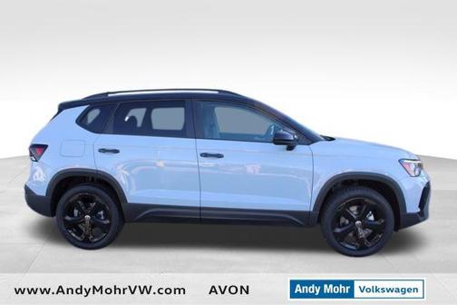 2025 Volkswagen Taos 1.5T SE Black