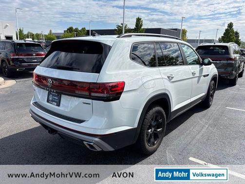 Pure White 2024 Volkswagen Atlas 2.0T SE w/Technology 4MOTION