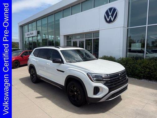 Pure White 2024 Volkswagen Atlas 2.0T SE w/Technology 4MOTION