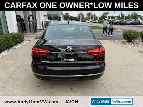 Black Uni 2016 Volkswagen Passat 1.8T S