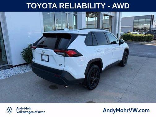 Ice Cap 2024 Toyota RAV4 XLE
