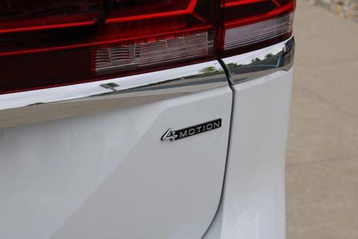 2025 Volkswagen Atlas 2.0T SE w/Technology 4MOTION