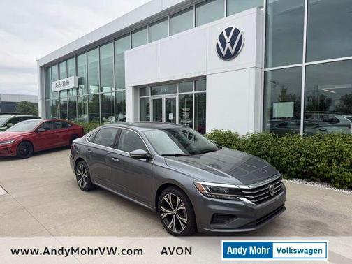 Platinum Gray Metallic 2022 Volkswagen Passat 2.0T SE