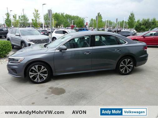 Platinum Gray Metallic 2022 Volkswagen Passat 2.0T SE