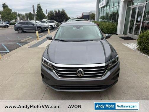 Platinum Gray Metallic 2022 Volkswagen Passat 2.0T SE