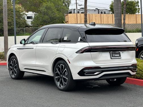 2025 Lincoln Nautilus Reserve