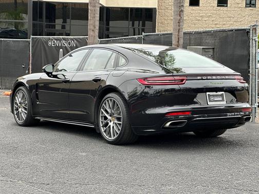 2018 Porsche Panamera 4
