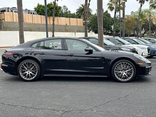 2018 Porsche Panamera 4