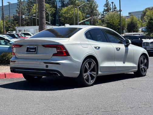 2021 Volvo S60 Recharge Plug-In Hybrid T8 Inscription