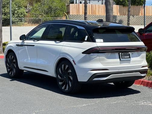 2025 Lincoln Nautilus Black Label