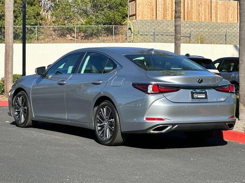 2022 Lexus ES 350 Base