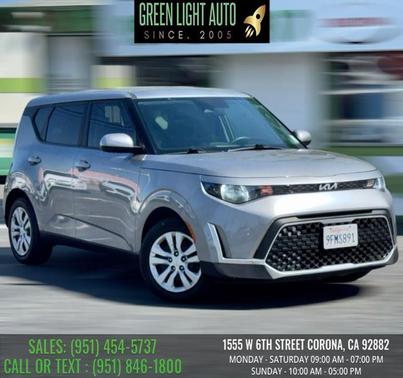 Gravity Gray 2023 Kia Soul LX IVT