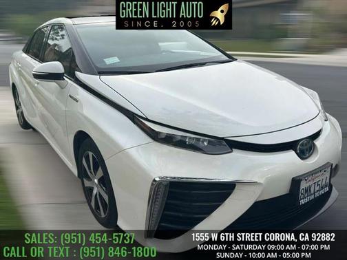 Crystal White 2019 Toyota Mirai Base