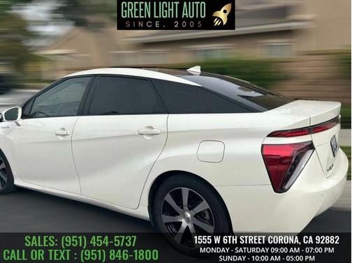 Crystal White 2019 Toyota Mirai Base