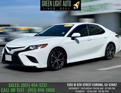 Super White 2020 Toyota Camry SE