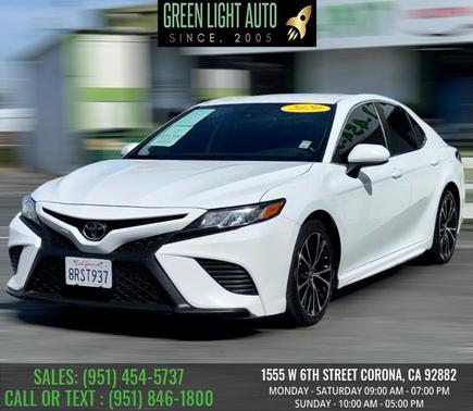 Super White 2020 Toyota Camry SE