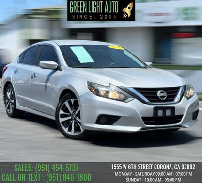 Pearl White 2017 Nissan Altima 2.5 SR