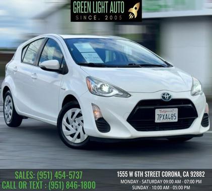Super White 2016 Toyota Prius c Two