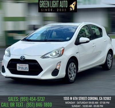 Super White 2016 Toyota Prius c Two