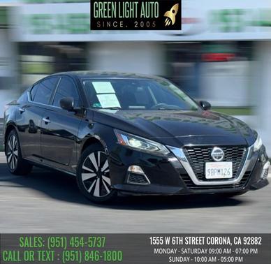 Super Black 2022 Nissan Altima 2.5 SV